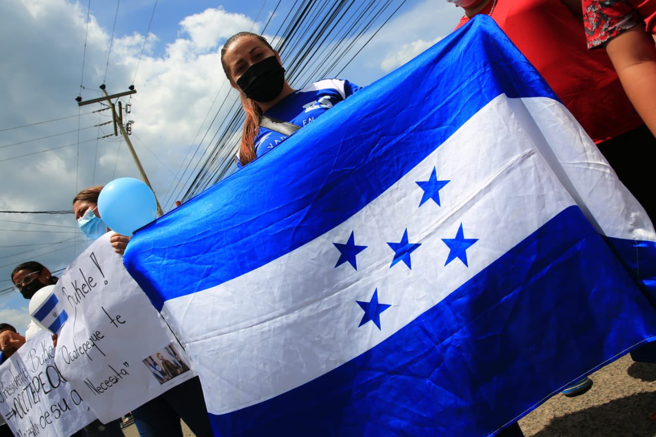 Hondureños agradecen solidaridad del Presidente Bukele al donar vacunas antiCOVID19 hondurenos-agradecen-solidaridad-del-presidente-bukele-al-donar-vacunas-anticovid19
